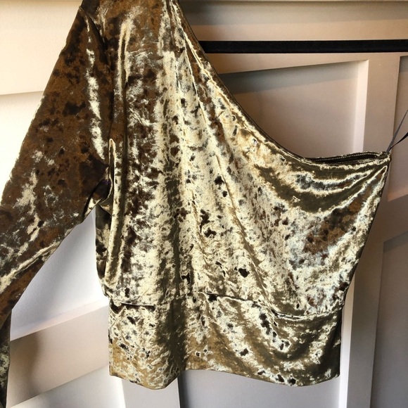 Urban Outfitters Velvet One-Shouldered Cropped Top! - Picture 4 of 4